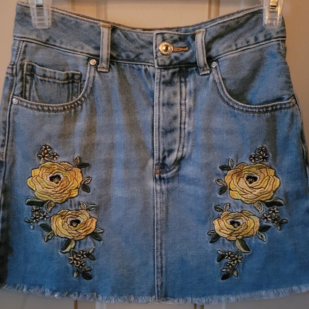Forever 21 Denim Mini Skirt with Embroidered Yellow Roses Waist 24" (XS)